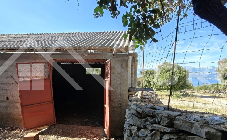  Large agricultural land with a countryside house, in Supetar, for sale (1)
