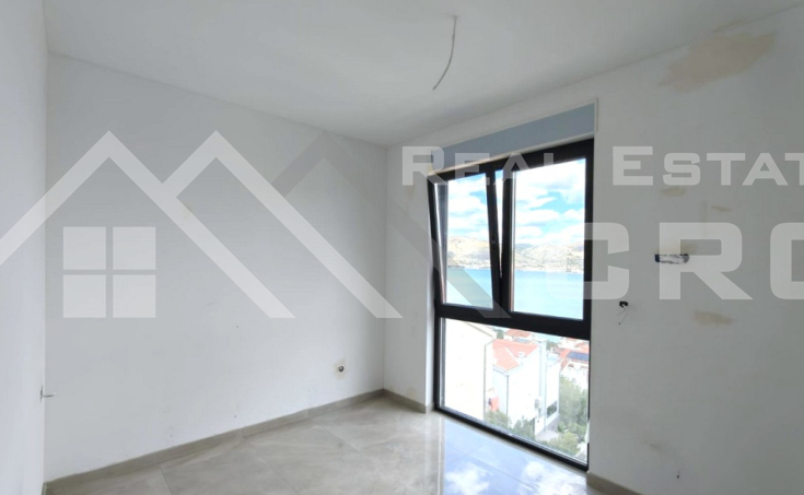 Luxurious penthouse apartment with a large roof terrace, near a beach, for sale