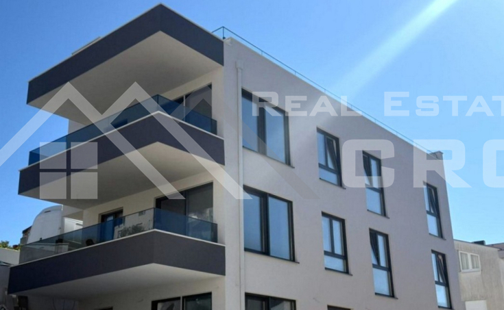 Luxurious penthouse apartment with a large roof terrace, near a beach, for sale