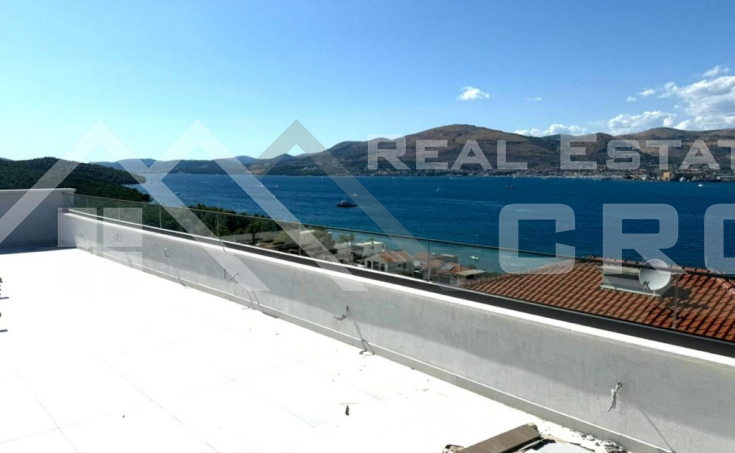 Luxurious penthouse apartment with a large roof terrace, near a beach, for sale (2)