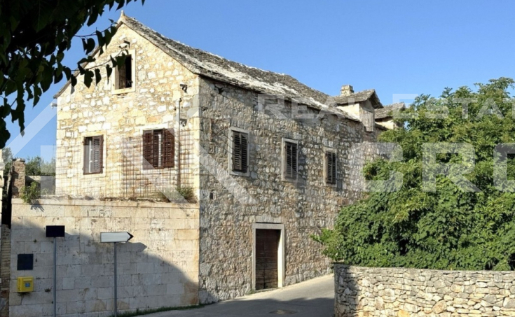 Brac Immobilien – Historisches Steinhaus mit Renovierungsprojekt zur Luxusvilla, zum Verkauf