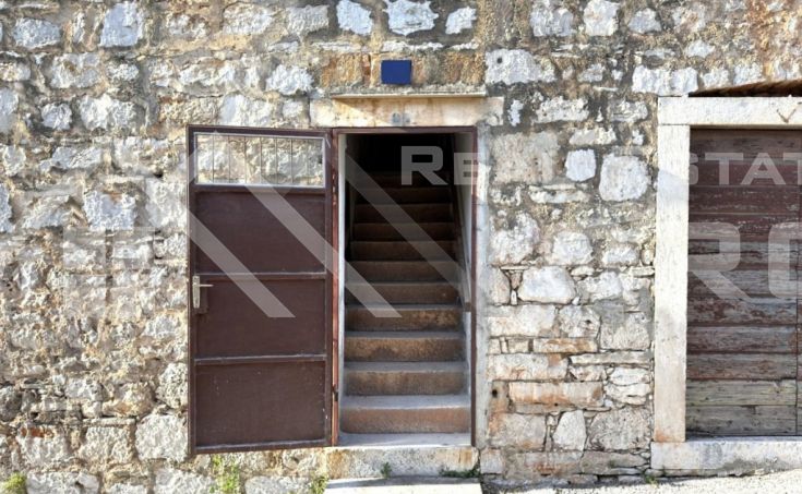 Historic stone house with a renovation project for a luxury villa, for sale (4)
