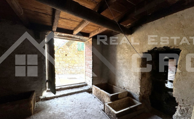 Historic stone house with a renovation project for a luxury villa, for sale (7)