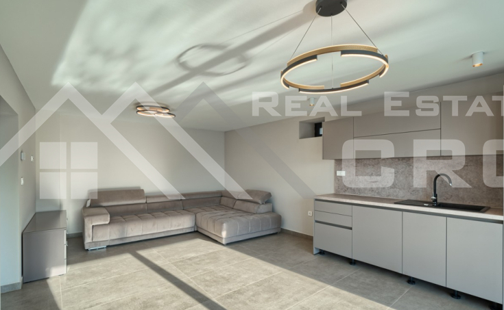 Exclusive villa in a prime location, first row to the sea, Rogoznica area, for sale (1)