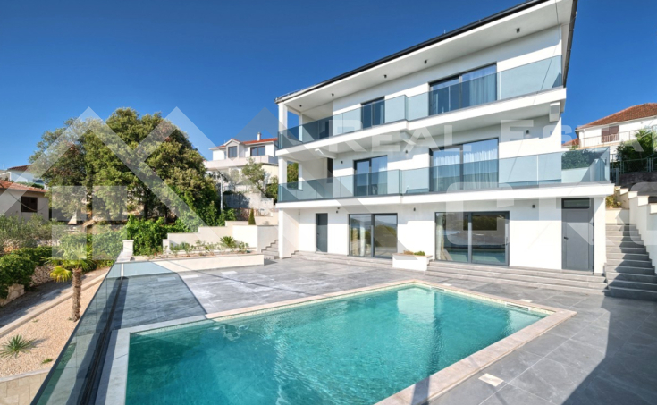 Exclusive villa in a prime location, first row to the sea, Rogoznica area, for sale (10)
