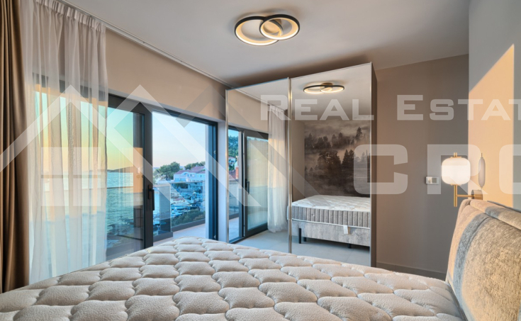 Exclusive villa in a prime location, first row to the sea, Rogoznica area, for sale (8)