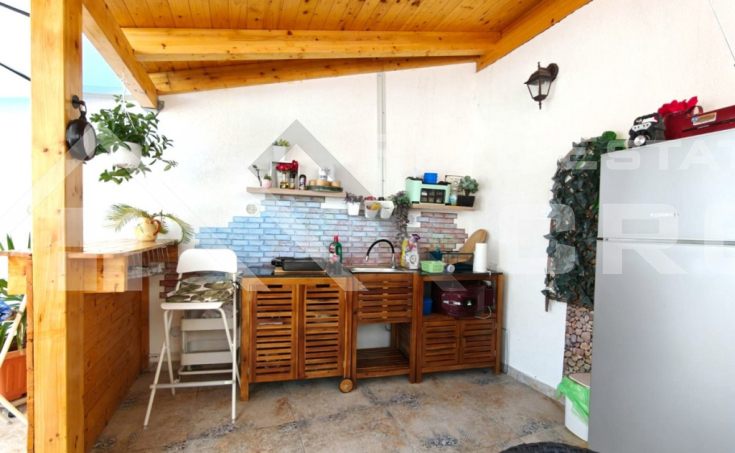 Beautifully appointed two-bedroom apartment with spacious terraces and garden, for sale (2)