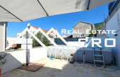 Beautifully appointed two-bedroom apartment with spacious terraces and garden, for sale (1)