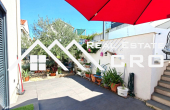 Beautifully appointed two-bedroom apartment with spacious terraces and garden, for sale (9)
