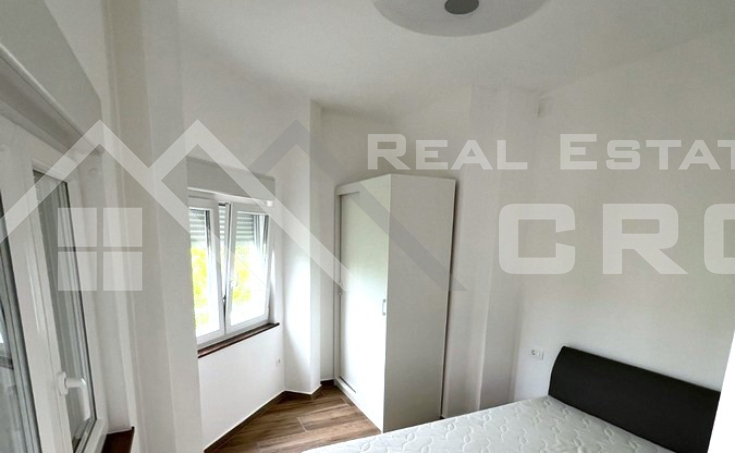 Well-equipped one-bedroom apartment with a small courtyard, for sale (2)