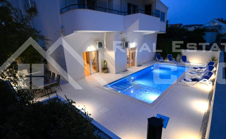 Furnished apartment with a large pool and an additional studio, for sale (6)