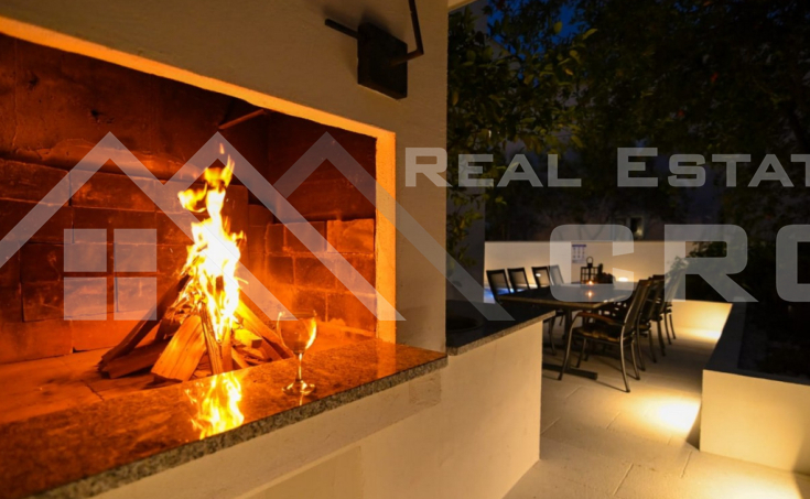 Furnished apartment with a large pool and an additional studio, for sale (9)