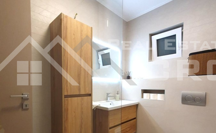 Furnished apartment in an excellent location near the sea and beaches, for sale