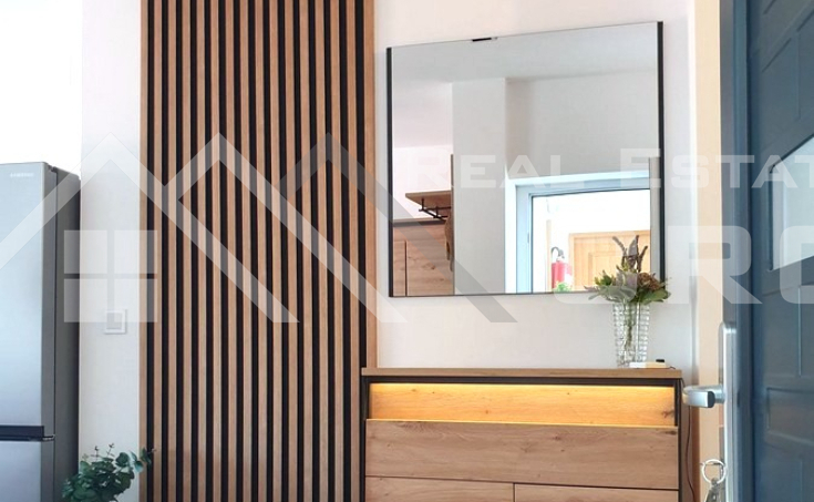 Furnished apartment in an excellent location near the sea and beaches, for sale (3)