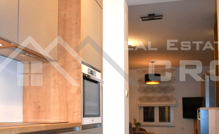 Furnished apartment in an excellent location near the sea and beaches, for sale (4)