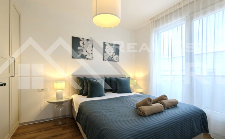 Elegantly furnished apart (7)