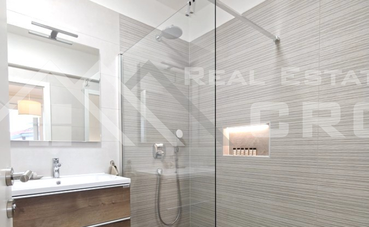 Penthouse with a roof terrace and stunning s (4)