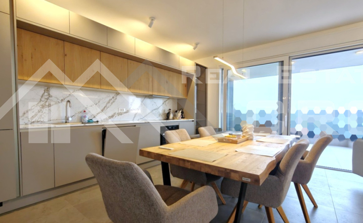 Penthouse with a roof terrace and stunning s (9)