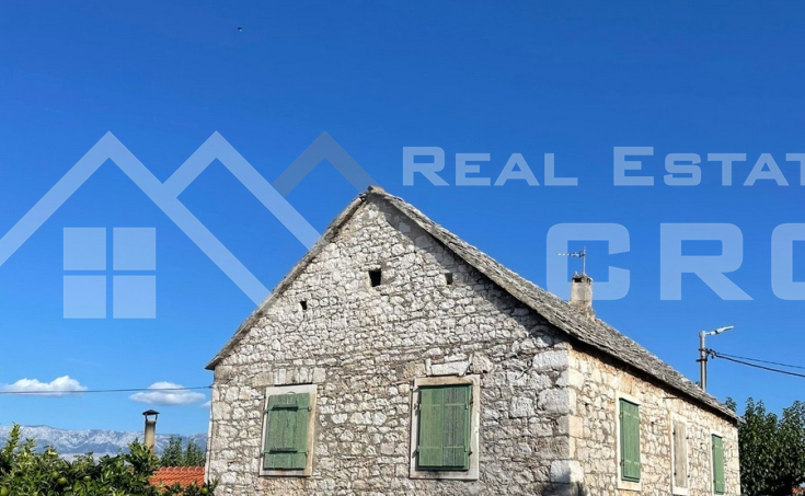  Authentic stone house for renovation, in the town centre, for sale (10)