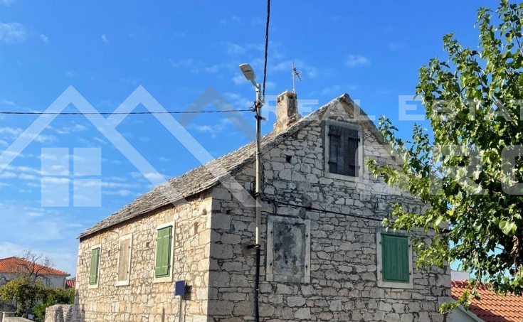  Authentic stone house for renovation, in the town centre, for sale (5)