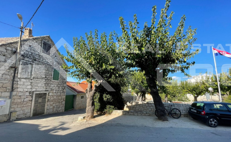  Authentic stone house for renovation, in the town centre, for sale (6)