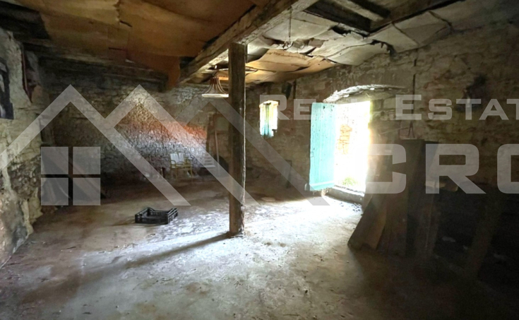  Authentic stone house for renovation, in the town centre, for sale (7)