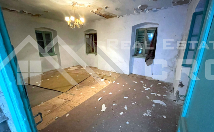  Authentic stone house for renovation, in the town centre, for sale (8)