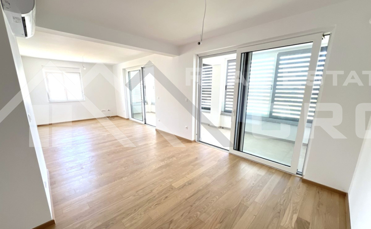 Penthouse apartment with a roof terrace in a new building near the sea, for sale (2)