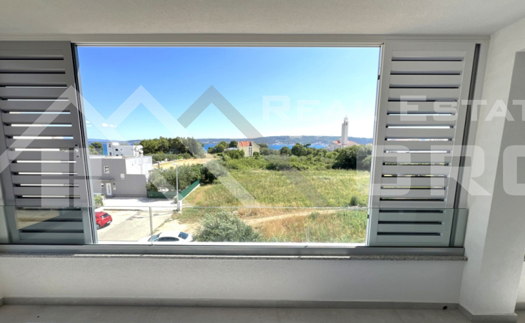 Penthouse apartment with a roof terrace in a new building near the sea, for sale (6)