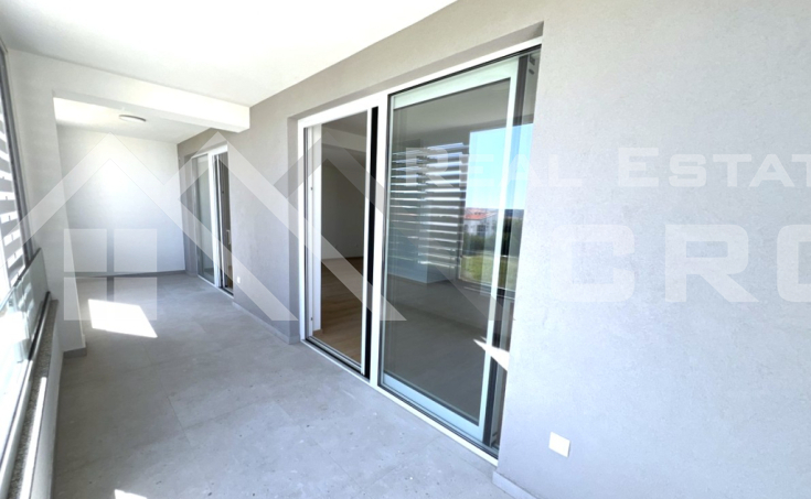 Penthouse apartment with a roof terrace in a new building near the sea, for sale (7)