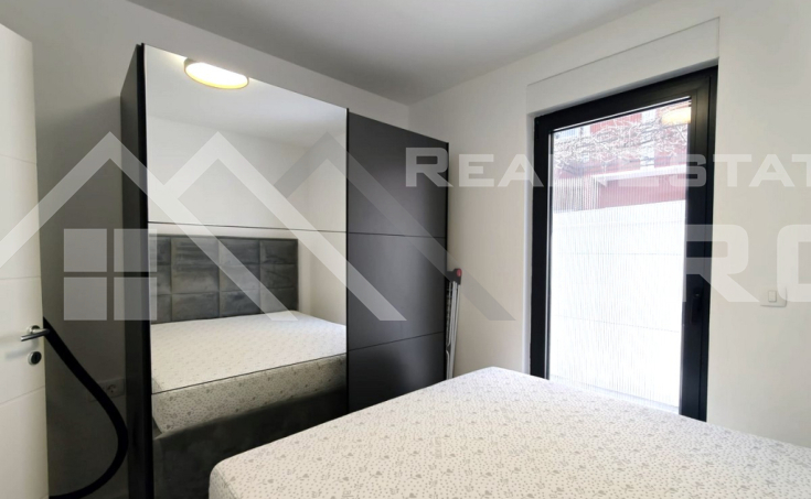 Fully furnished apartment with a terrace and garden, in a new buil