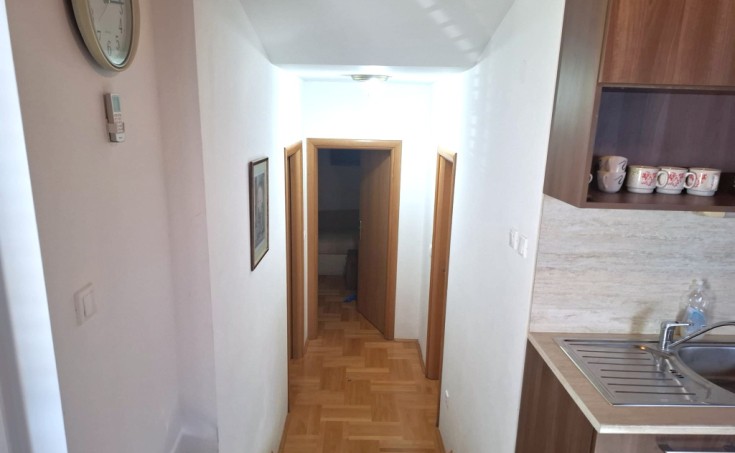Furnished apartment with two balconies and a spacious garage, for sale (3)