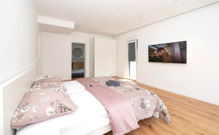 Elegant, fully furnished villa with a garage situated in a peaceful location, for sale (1)