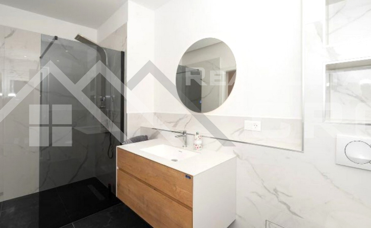 Elegant, fully furnished villa with a garage situated in a peaceful location, for sale (5)