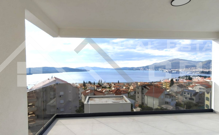 Modern penthouse with a rooftop terrace and a spectacu (4)