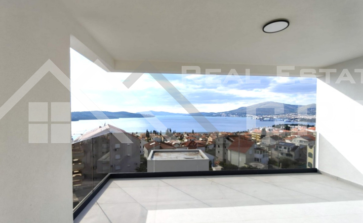 Modern penthouse with a rooftop terrace and a spectacu (5)