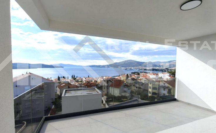 Modern penthouse with a rooftop terrace and a spectacu (6)