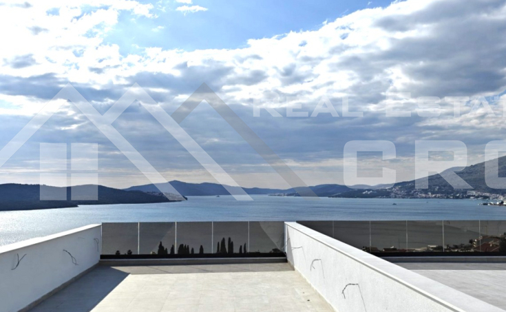 Modern penthouse with a rooftop terrace and a spectacu (7)