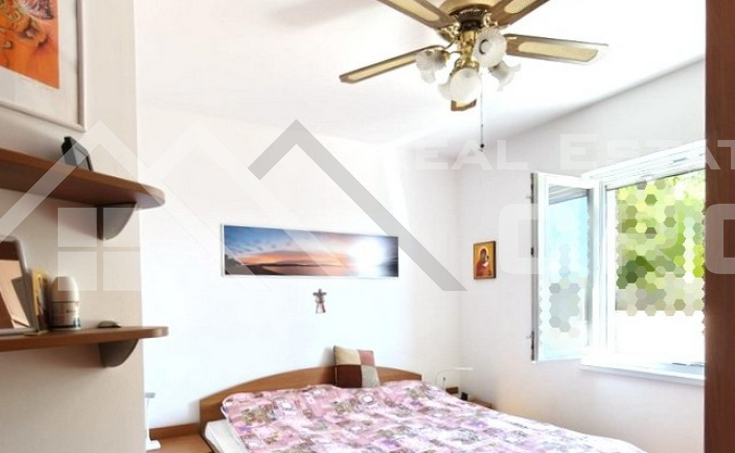 Furnished two-bedroom apartment with terraces in Bol, for sale (2)