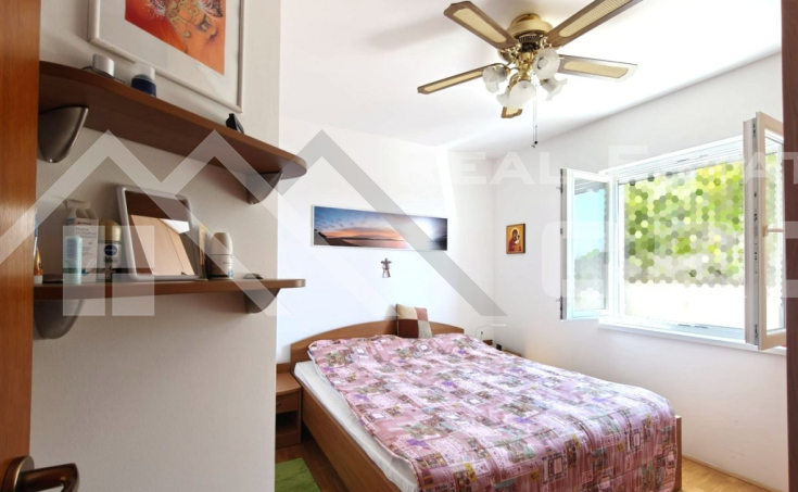 Furnished two-bedroom apartment with terraces in Bol, for sale (3)