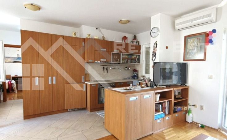 Furnished two-bedroom apartment with terraces in Bol, for sale (6)