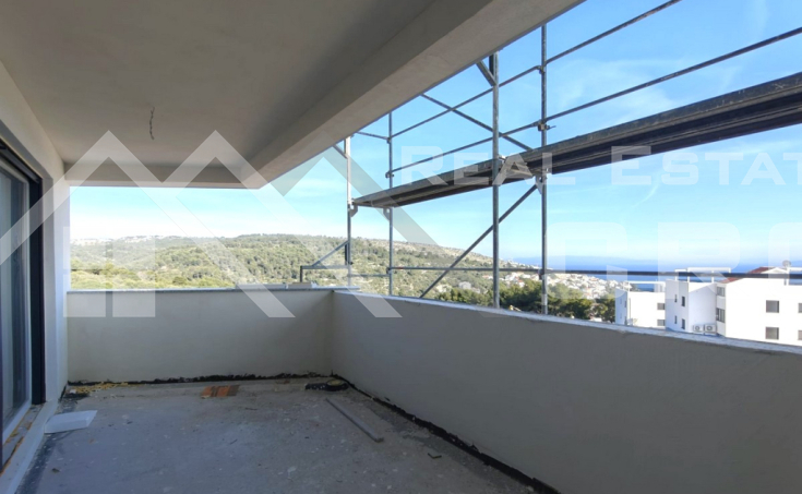 Two-bedroom apartment with a sea view, in a new development with a gara