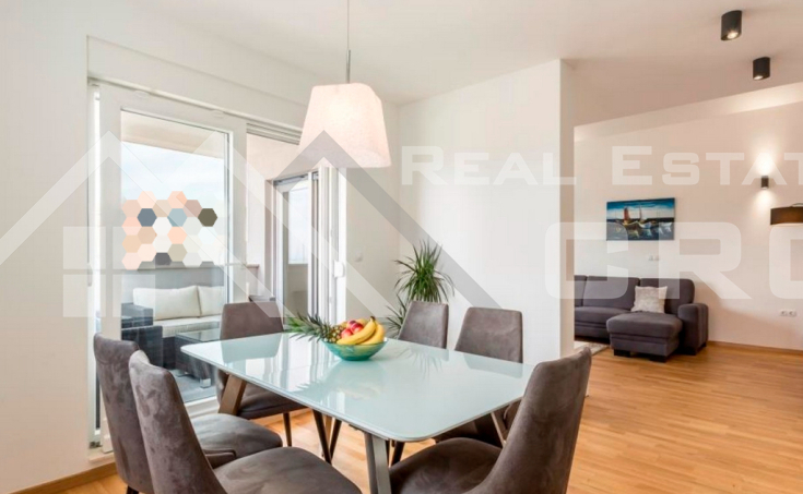 Spacious duplex apartment in immediate proximity to the sea, Podstrana, for sale (11)