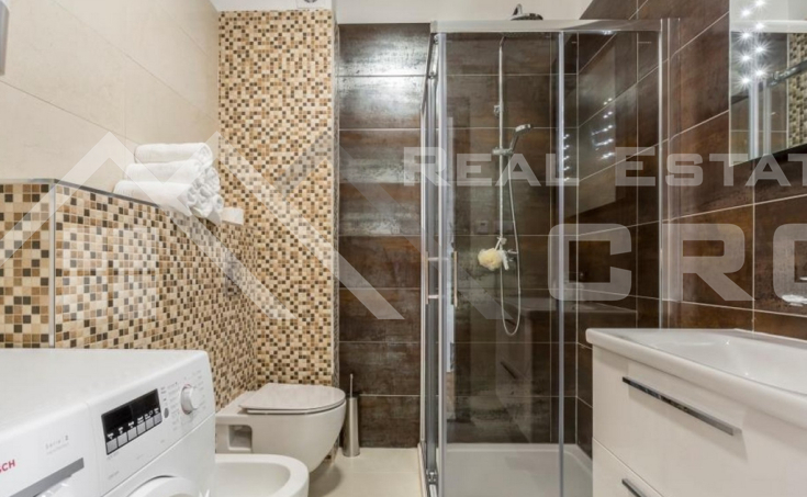 Spacious duplex apartment in immediate proximity to the sea, Podstrana, for sale (13)