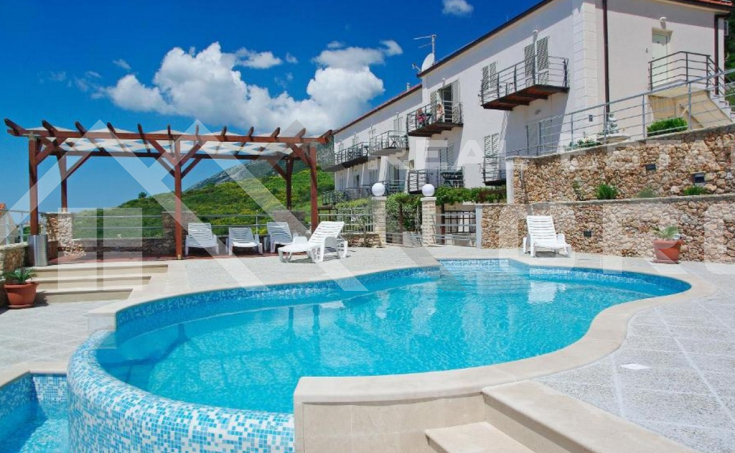 Spacious villa with 20 furnished apartments and a shared pool, for sale