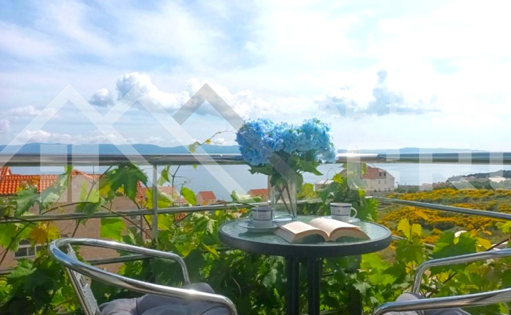 Spacious villa with 20 furnished apartments and a shared pool, for sale (7)