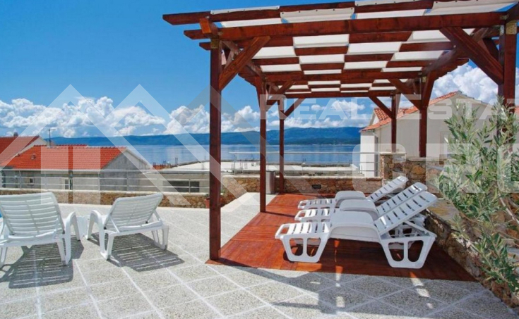 Spacious villa with 20 furnished apartments and a shared pool, for sale (8)