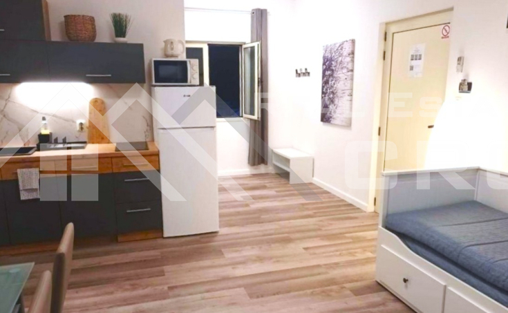 Spacious villa with 20 furnished apartments and a shared pool, for sale (9)