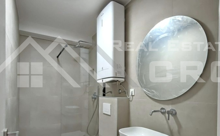 Two-bedroom apartment with a sea view, in a modern new building (4)