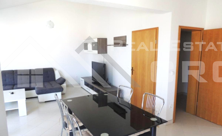 Spacious, fully furnished two-bedroom apartment with a sea view, for sale (5)